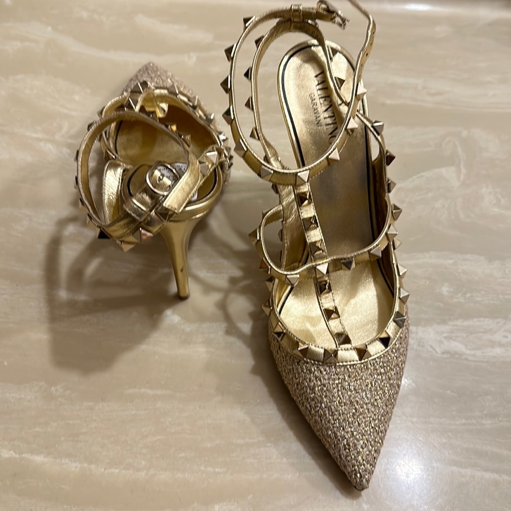 Brand New Valentino Garavani Gold Caged rockstud shoes  sz 39.5 39 9